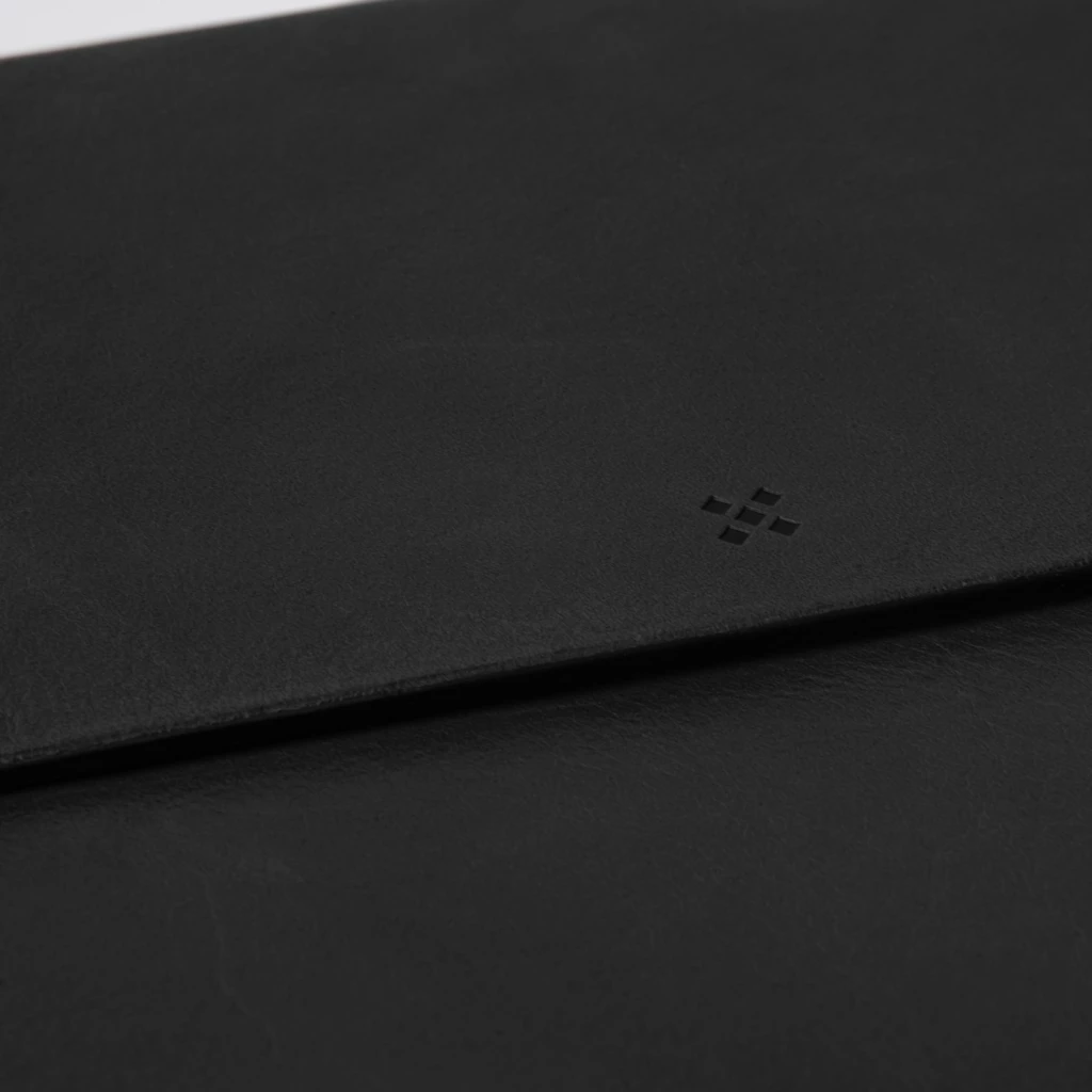 LEGENDÄR Laptophülle "SLYMM" Leder Schwarz