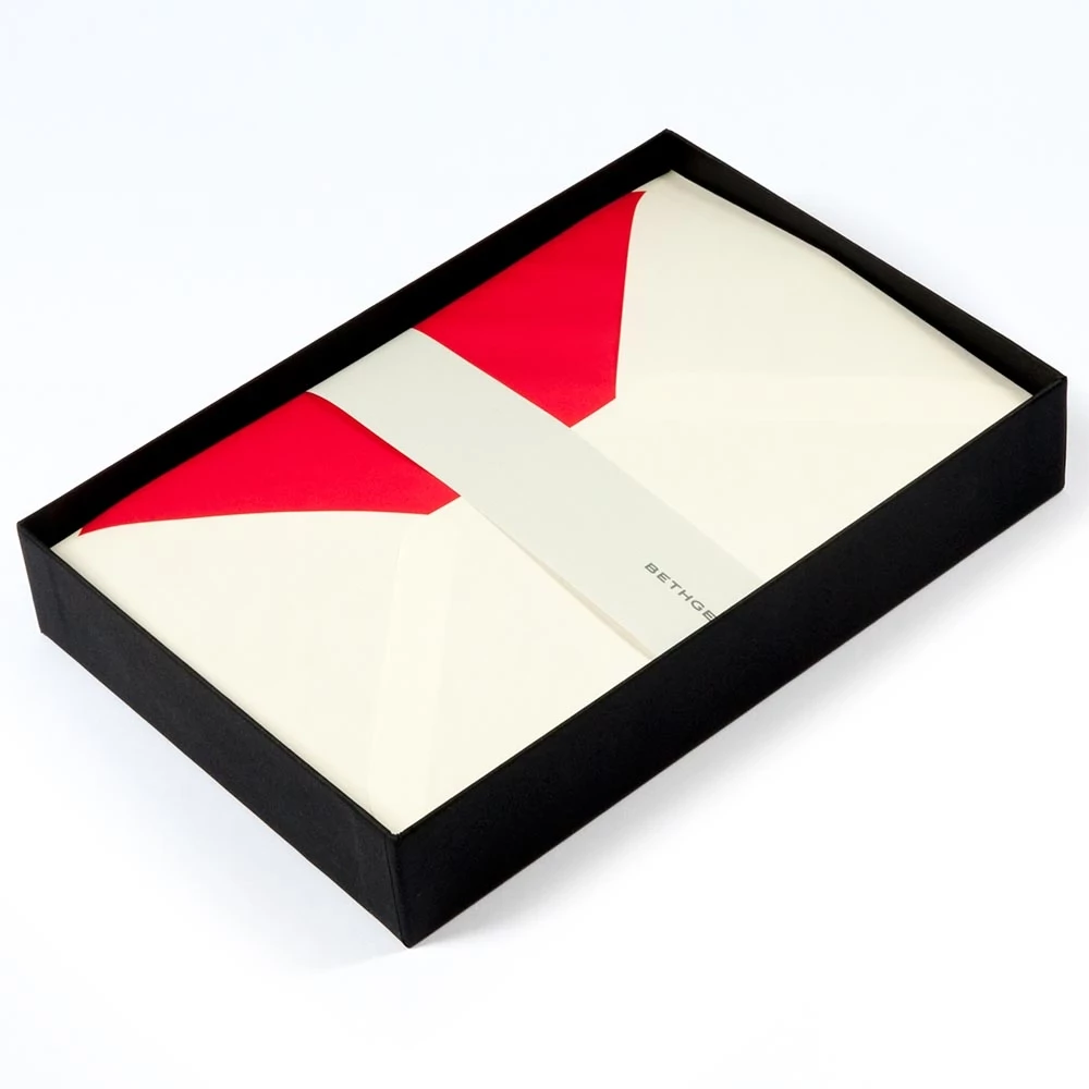 25_umschlaege_diplomat_smooth_ivory_rotes_seidenfutter_1 Umschläge Diplomat Elfenbein – 25 Stück