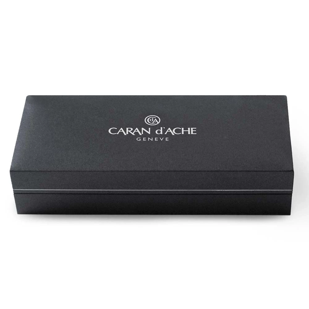Caran d’Ache Füllfederhalter Varius Rubracer Schwarz B-Feder