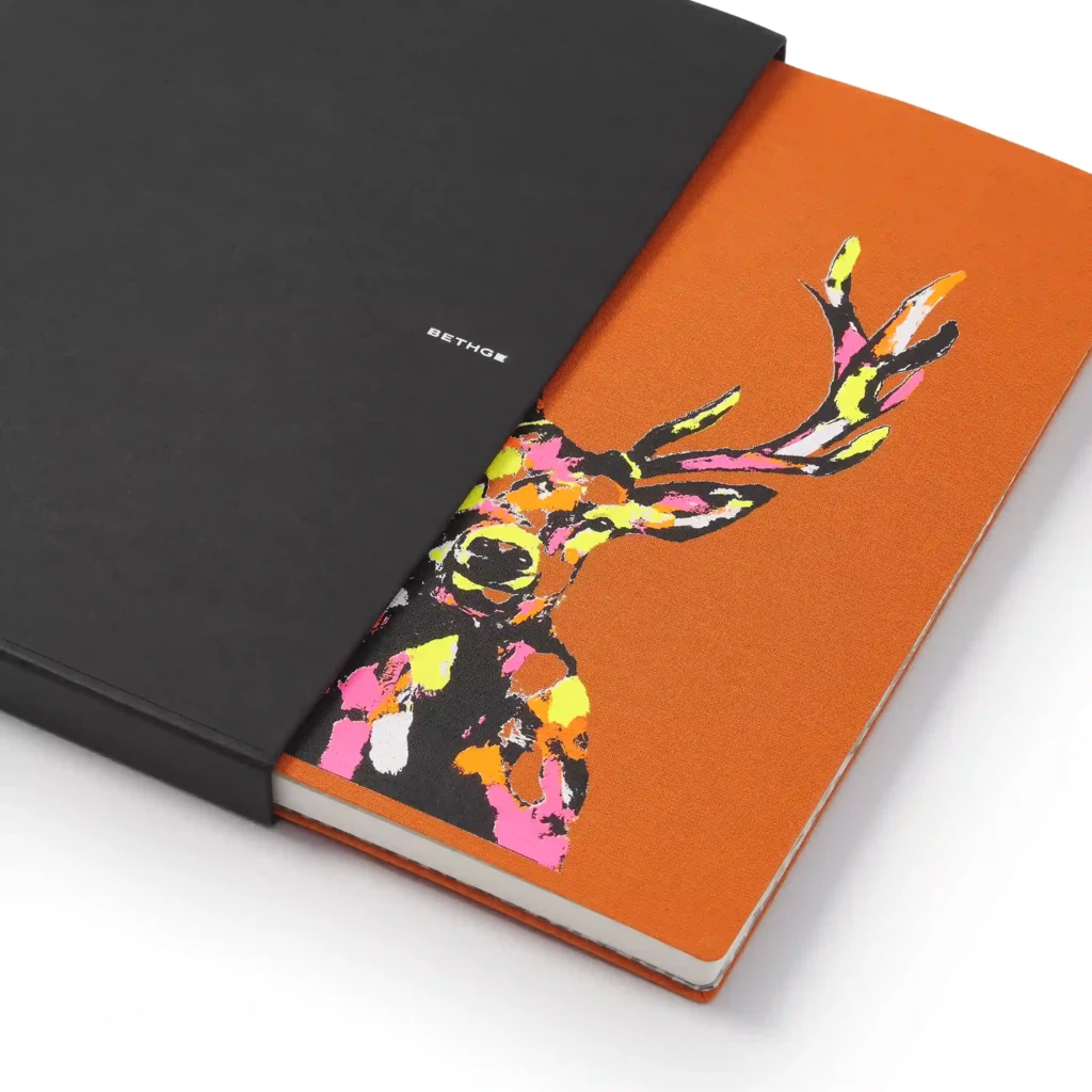 Notizbuch A4 blanko mit Hirschmotiv Orange