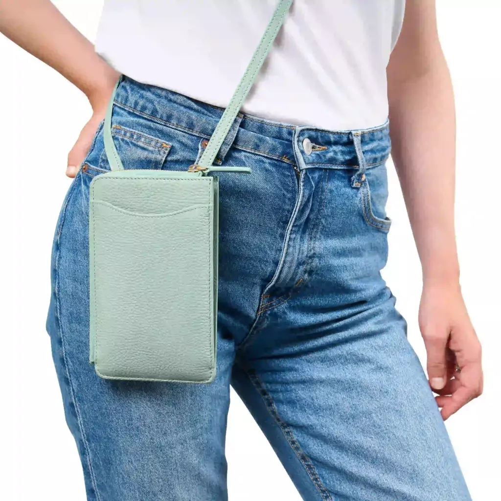 crossbody_tasche_adri_leder_8.webp Leder Crossbody Tasche Adri Salbeigrün