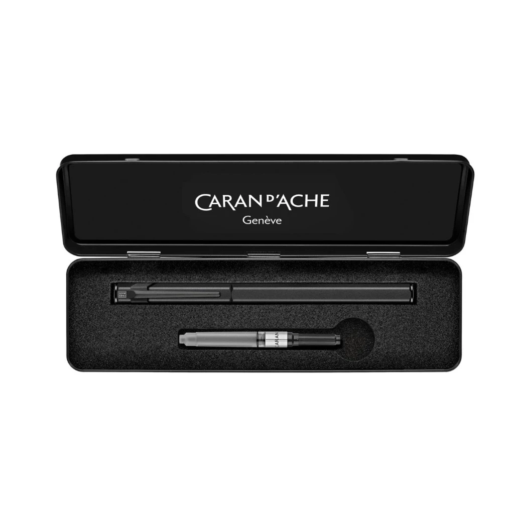 Caran d'Ache Füllfederhalter 849 Black Code M-Feder