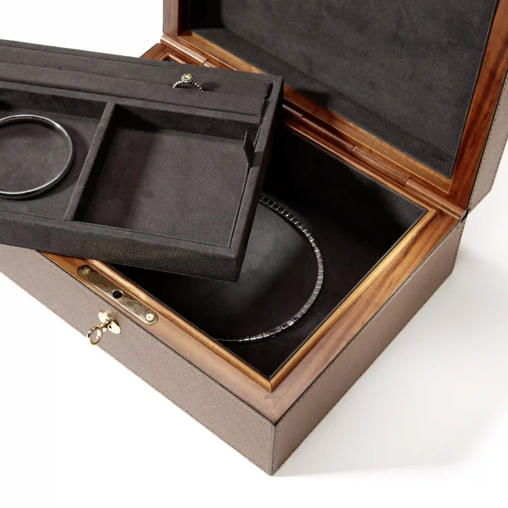 Schmuckbox Walnussholz Leder Bronze