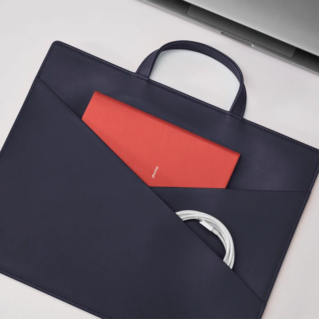 Treuleben Schultertasche schmal Leder Mitternachtsblau