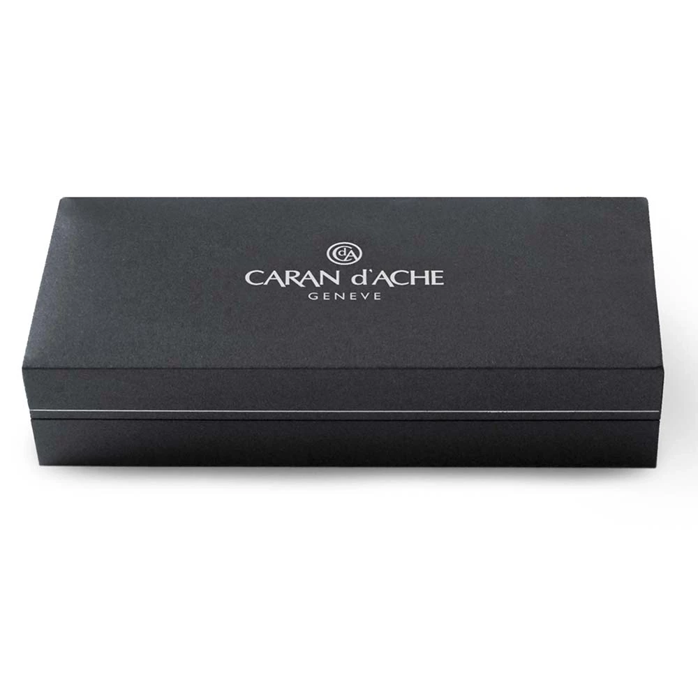 Caran d’Ache Füllfederhalter Varius Ivanhoe Black M-Feder