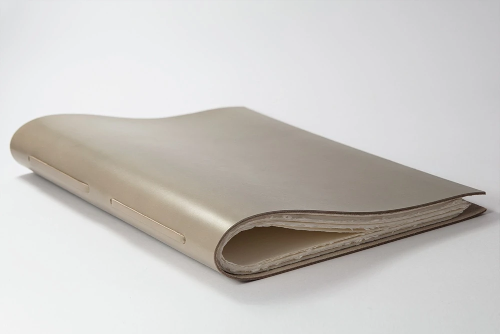 Gästebuch mit Band Leder Taupe